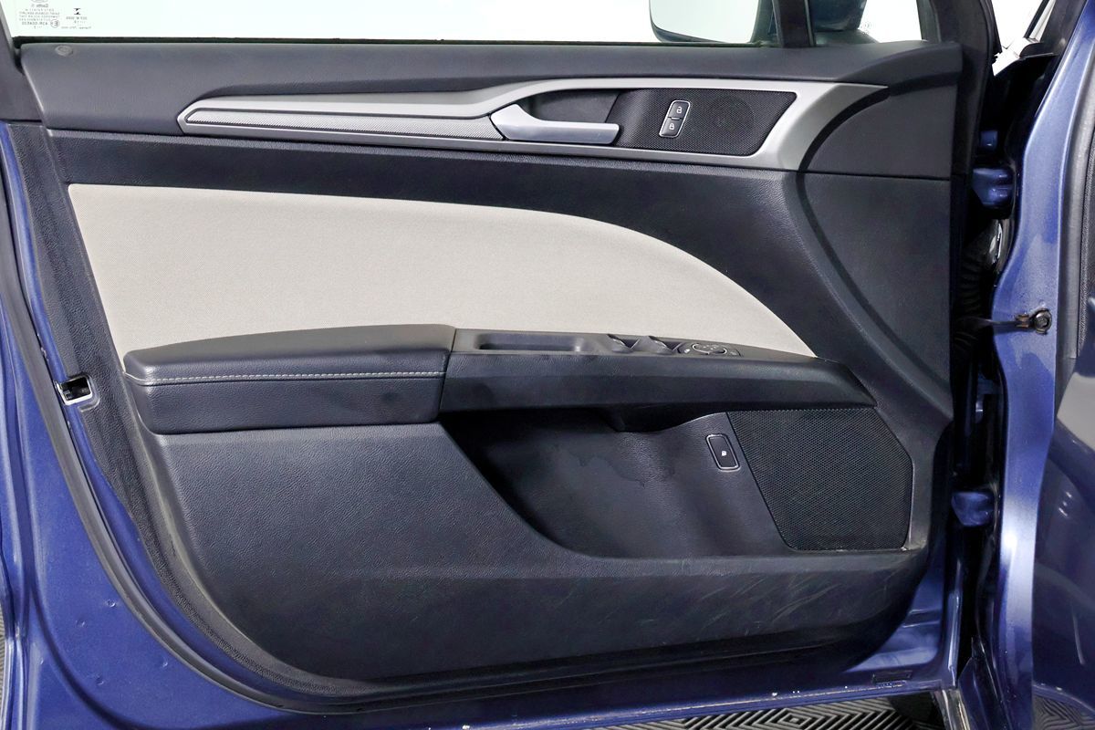 Ford Fusion photo 17