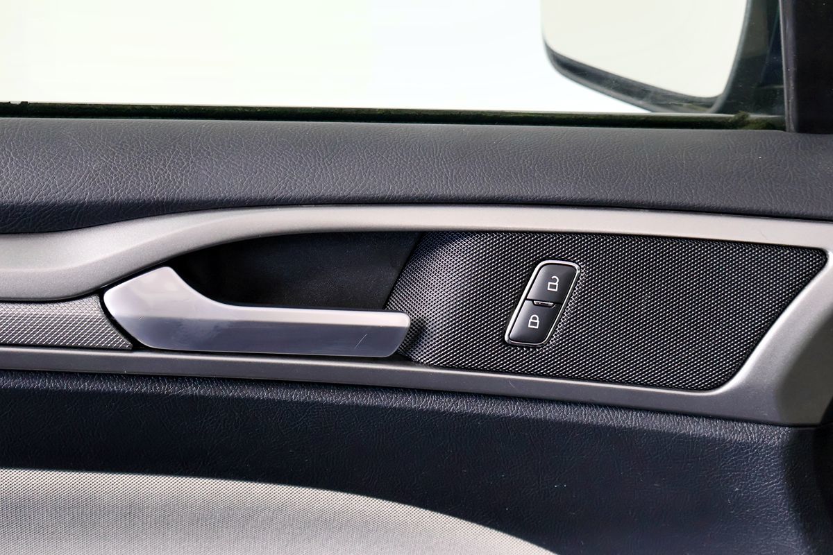 Ford Fusion photo 19