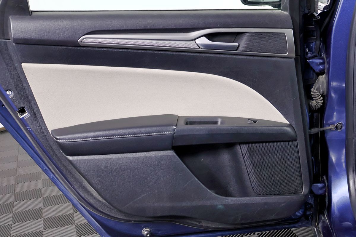 Ford Fusion photo 38