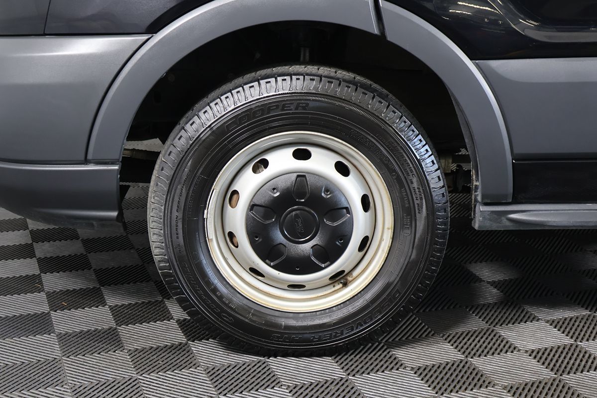 Ford Transit photo 45