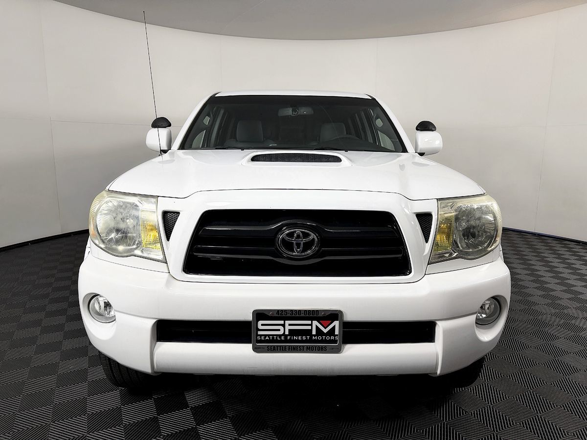 Toyota Tacoma photo 4