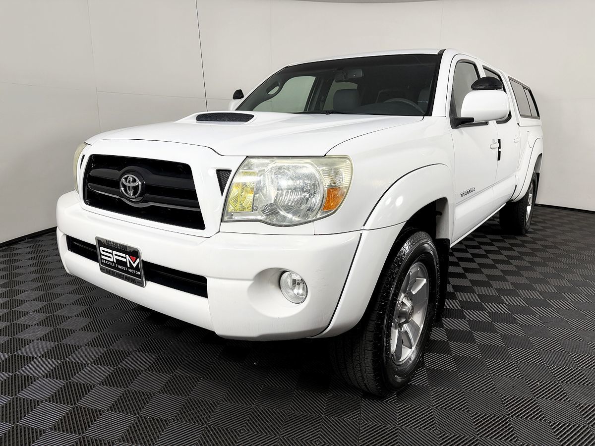 Toyota Tacoma photo 3