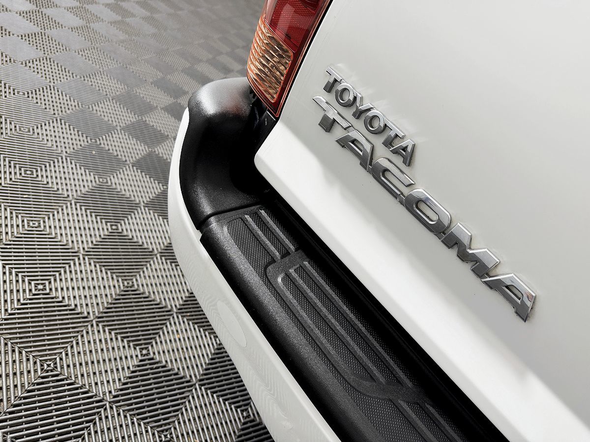 Toyota Tacoma photo 12