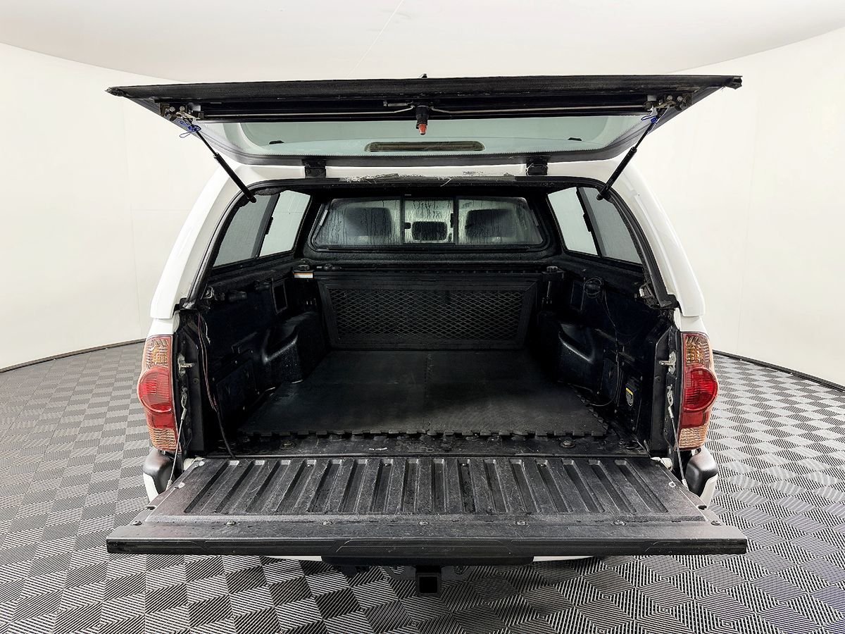 Toyota Tacoma photo 14