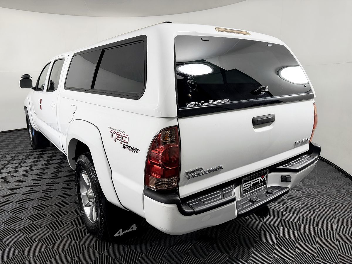 Toyota Tacoma photo 16