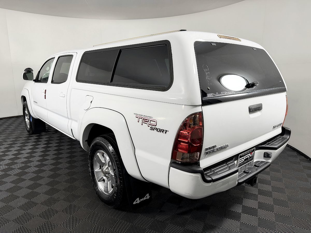Toyota Tacoma photo 17