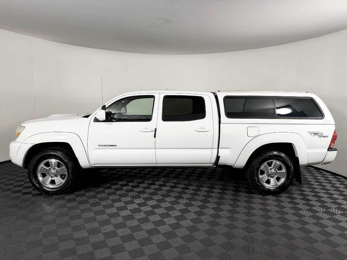 Toyota Tacoma photo 18