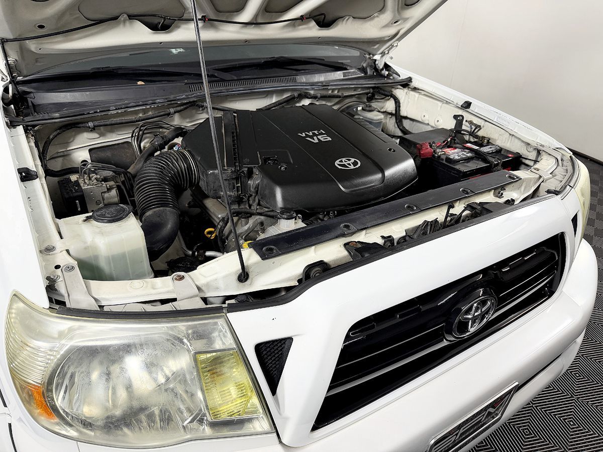 Toyota Tacoma photo 23