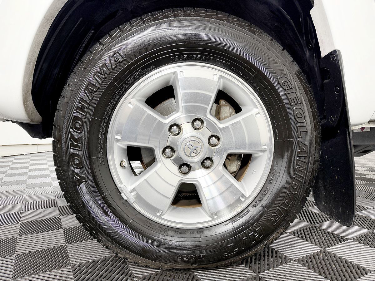 Toyota Tacoma photo 24