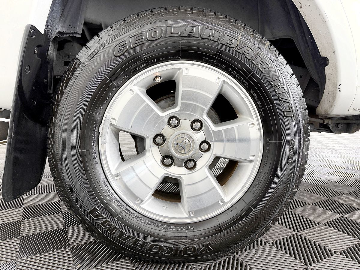 Toyota Tacoma photo 28