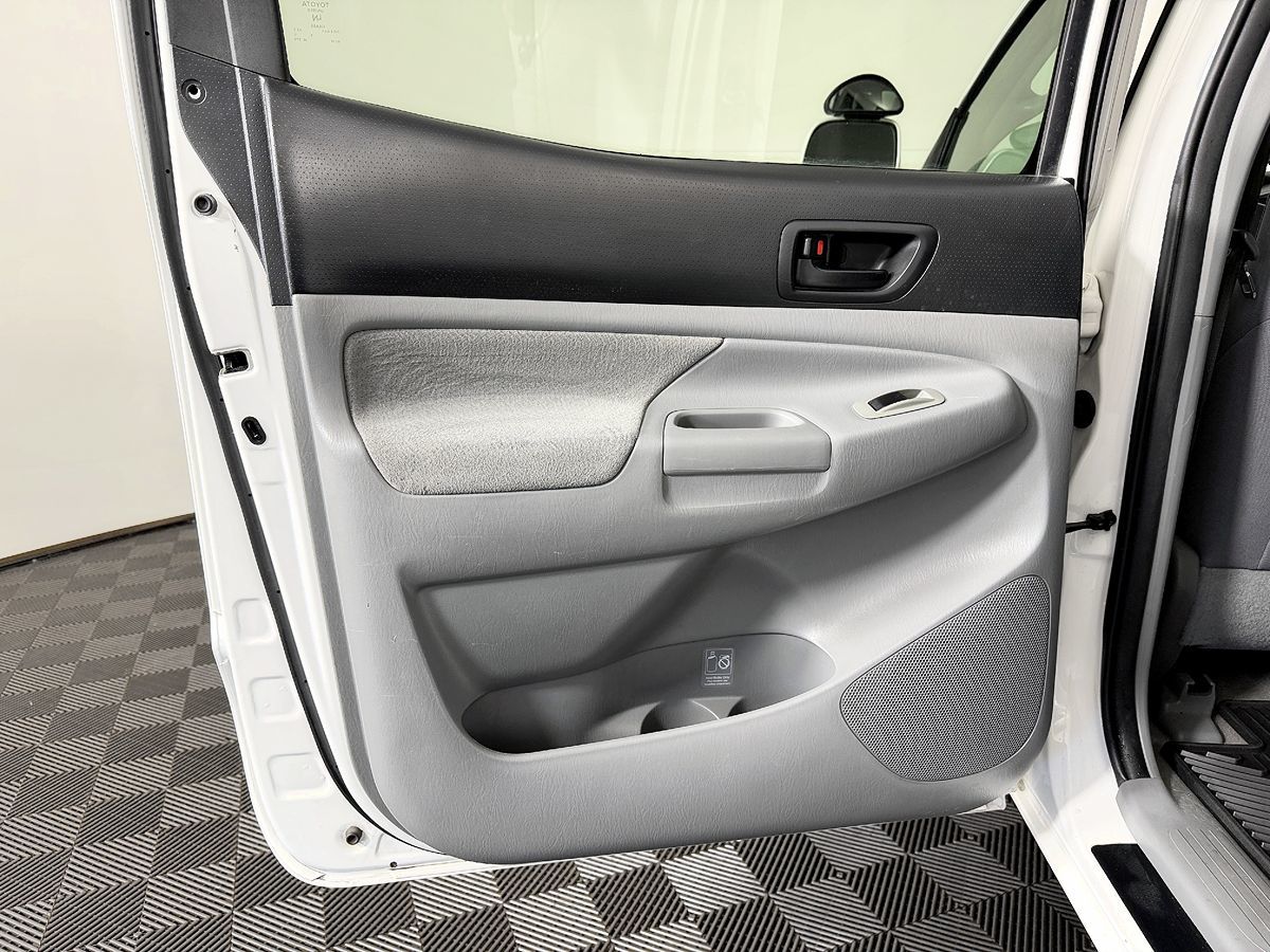 Toyota Tacoma photo 36