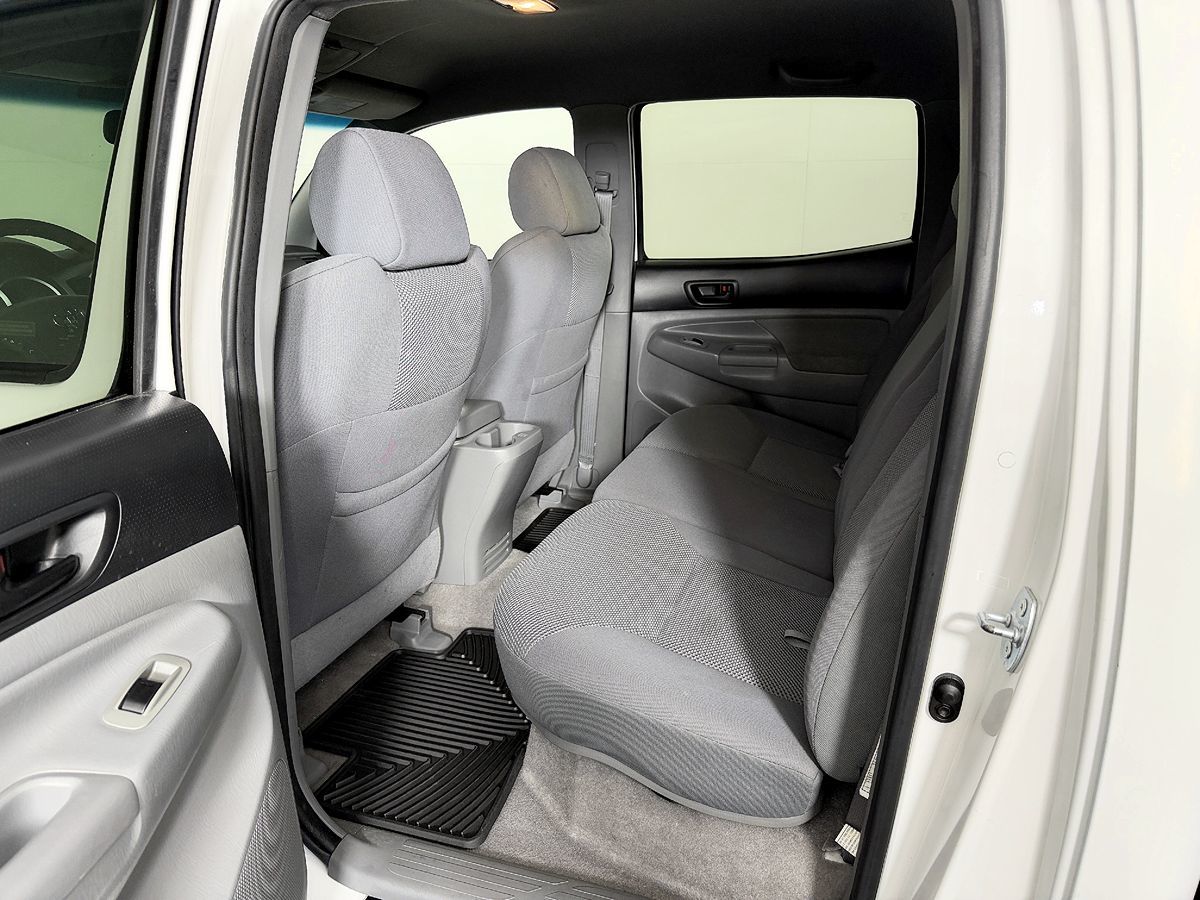 Toyota Tacoma photo 38