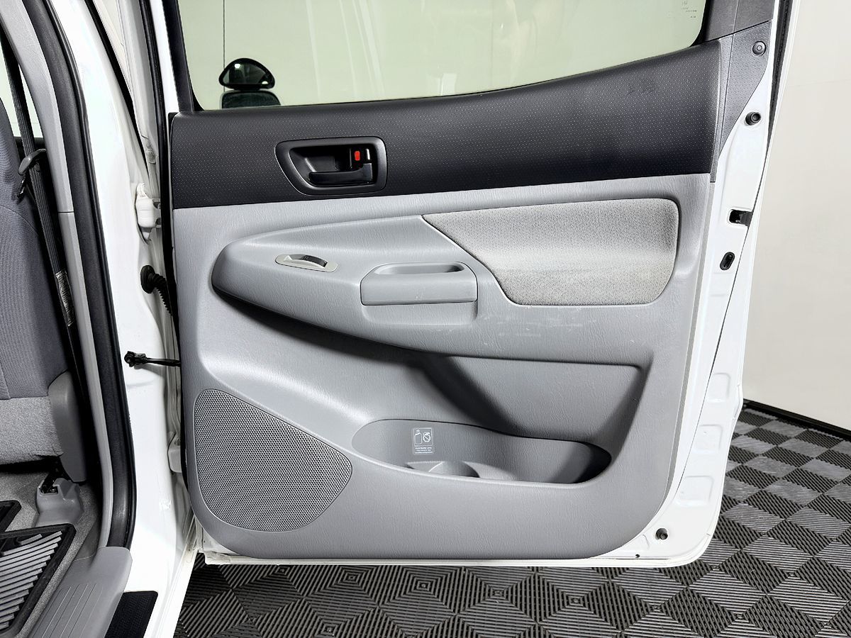 Toyota Tacoma photo 40