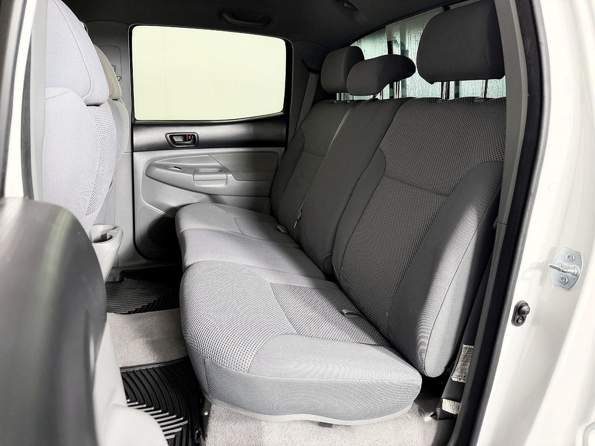 Toyota Tacoma photo 39