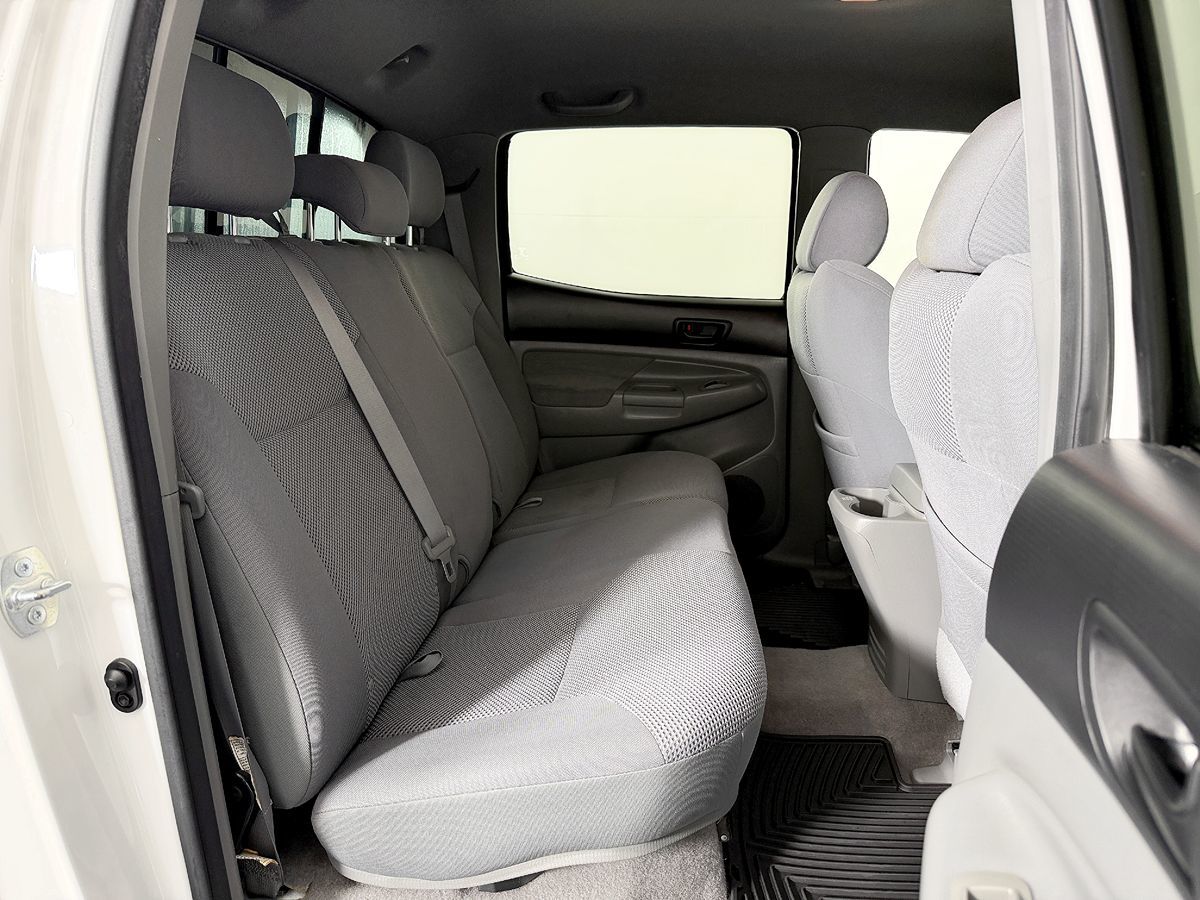 Toyota Tacoma photo 43