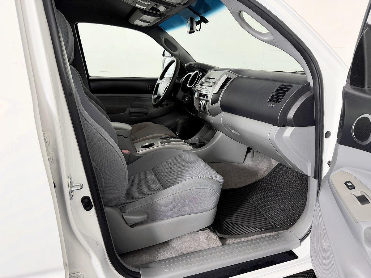 Toyota Tacoma photo 44