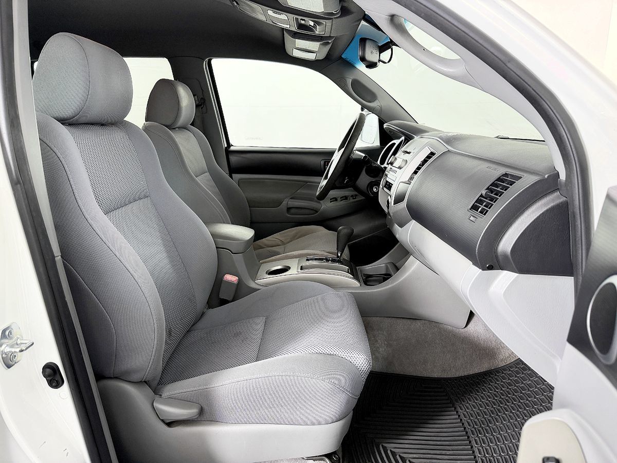 Toyota Tacoma photo 45