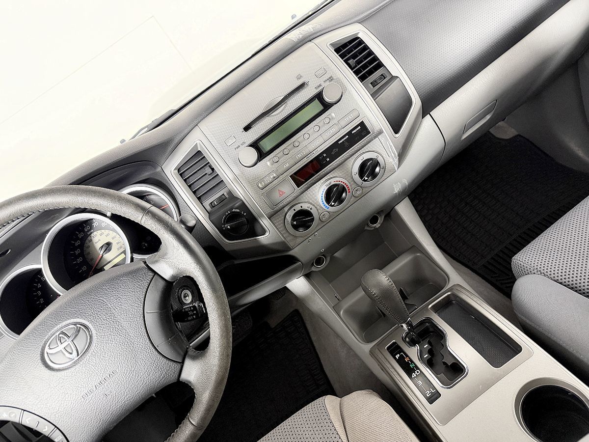 Toyota Tacoma photo 53