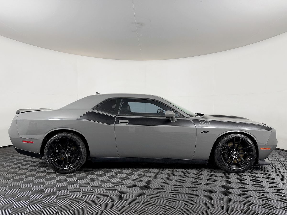 Dodge Challenger photo 8