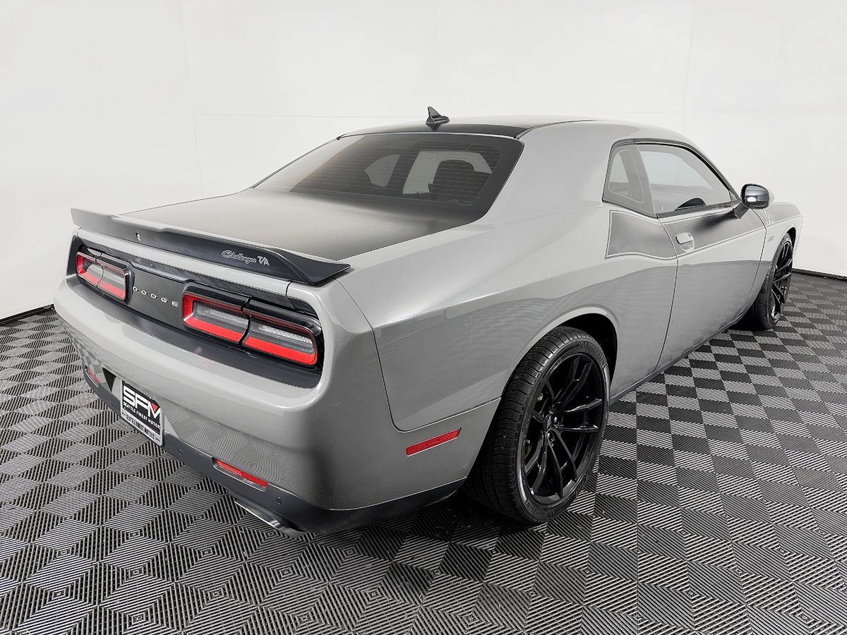 Dodge Challenger photo 9