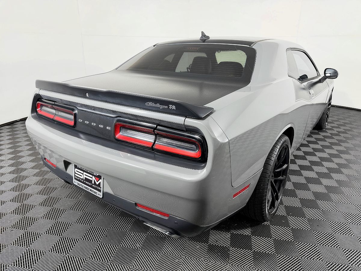 Dodge Challenger photo 10