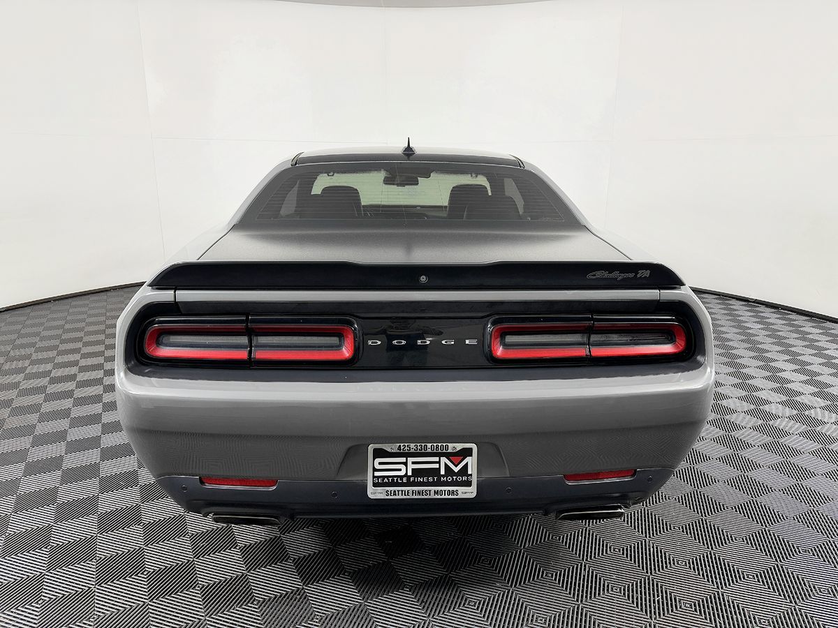 Dodge Challenger photo 11