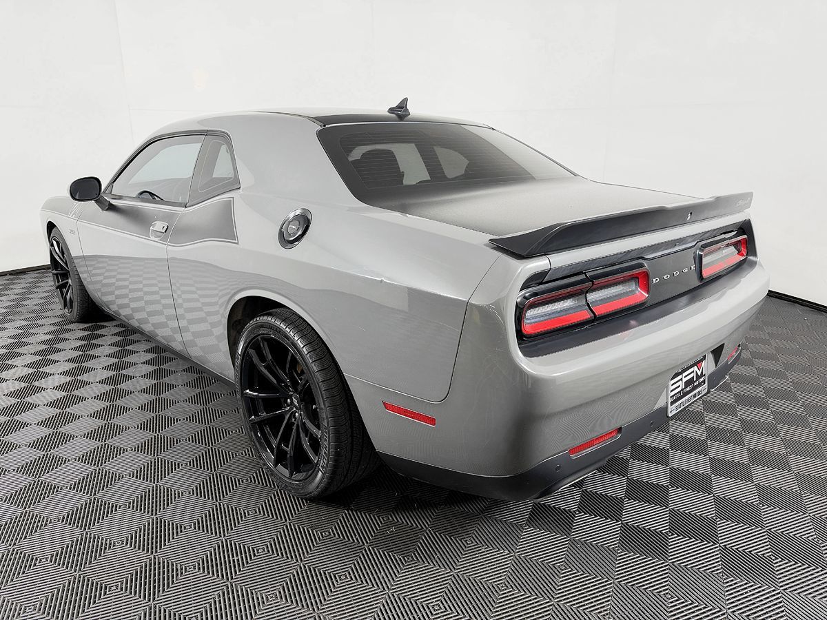 Dodge Challenger photo 16
