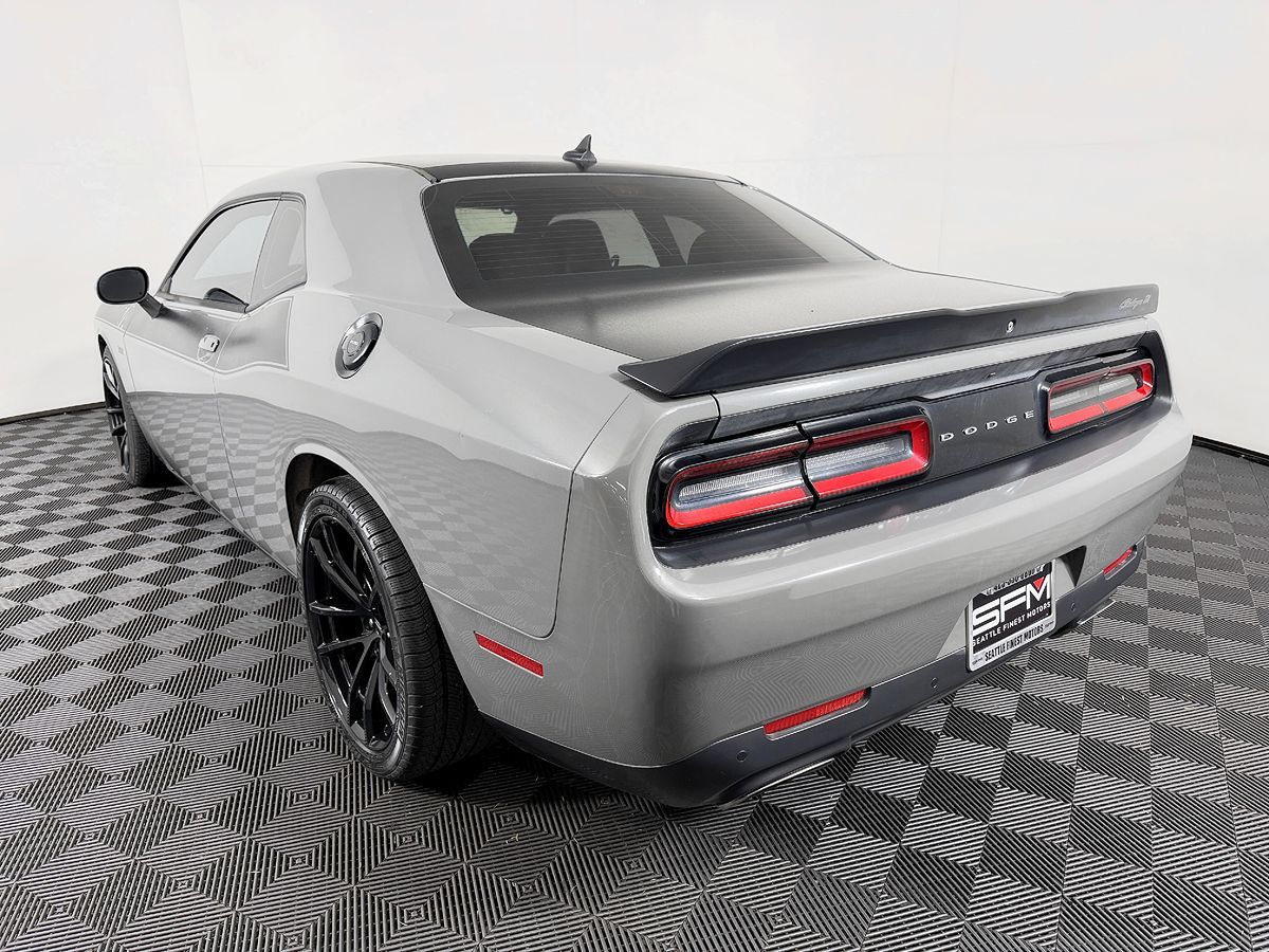 Dodge Challenger photo 15