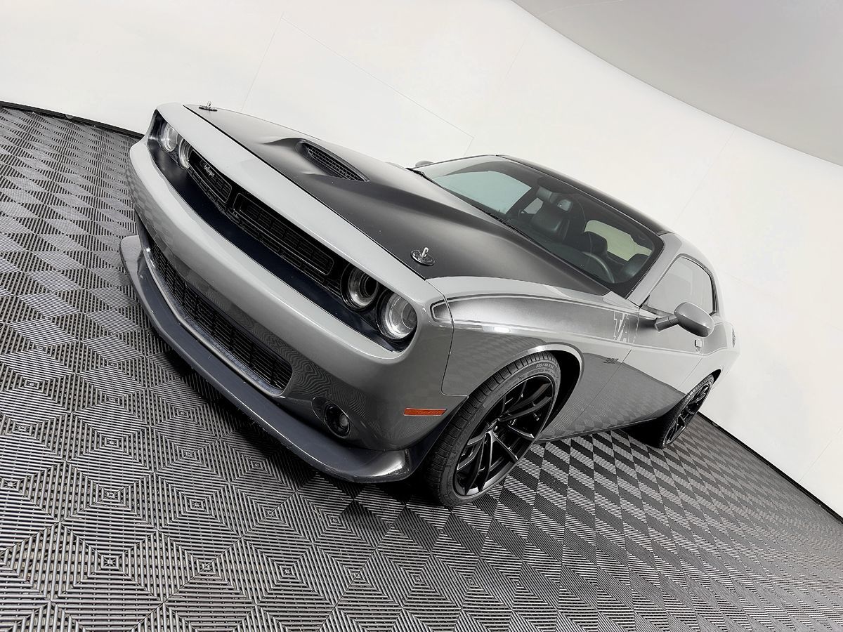 Dodge Challenger photo 18