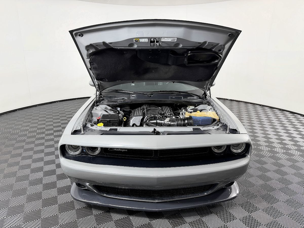 Dodge Challenger photo 19