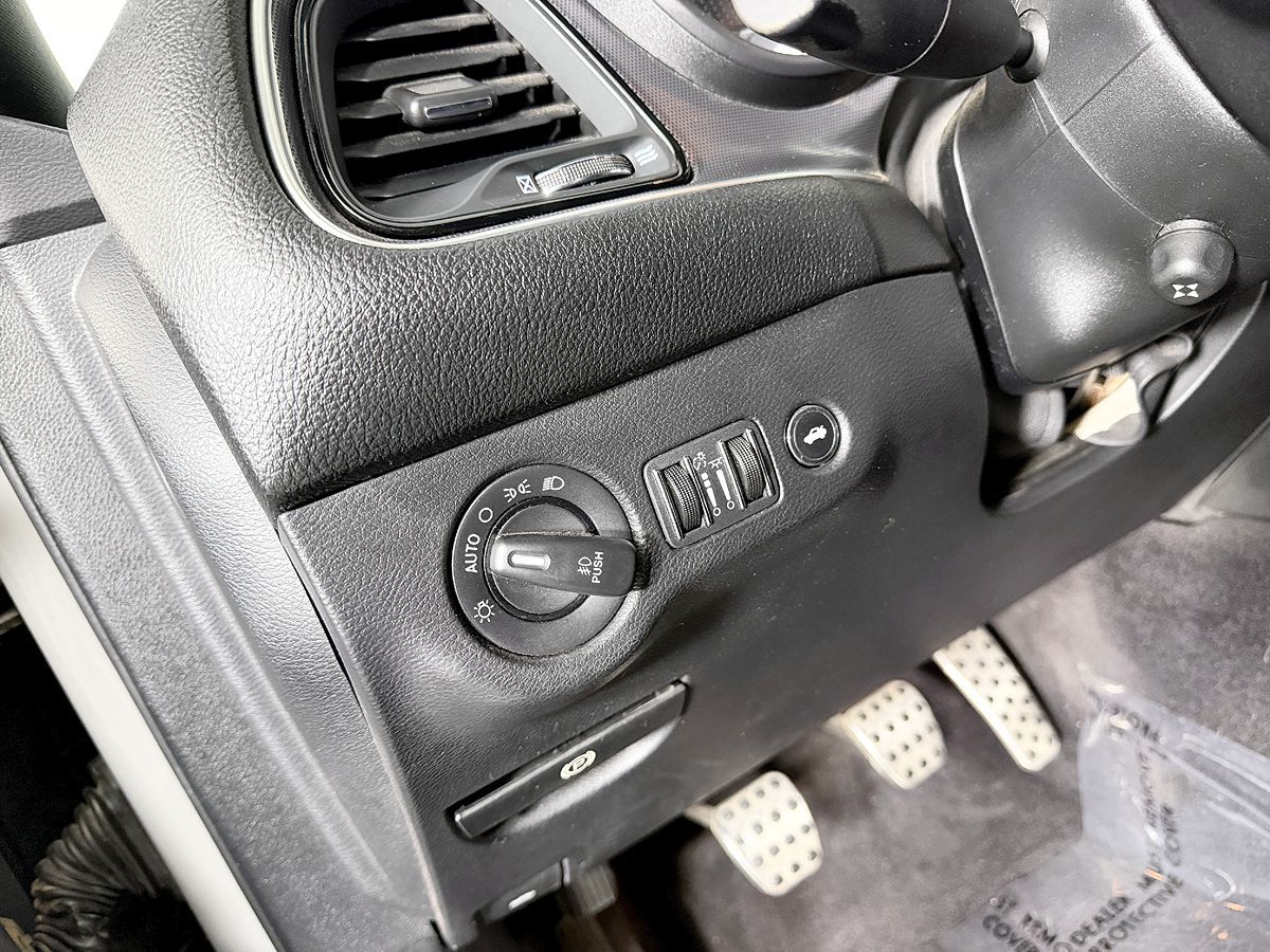 Dodge Challenger photo 22