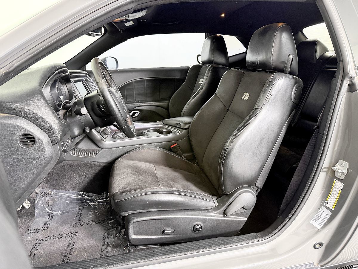 Dodge Challenger photo 25