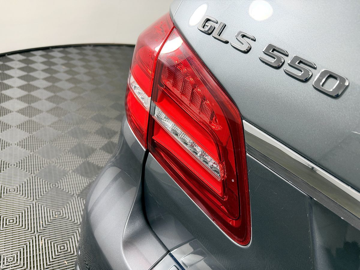 Mercedes-Benz GLS photo 12