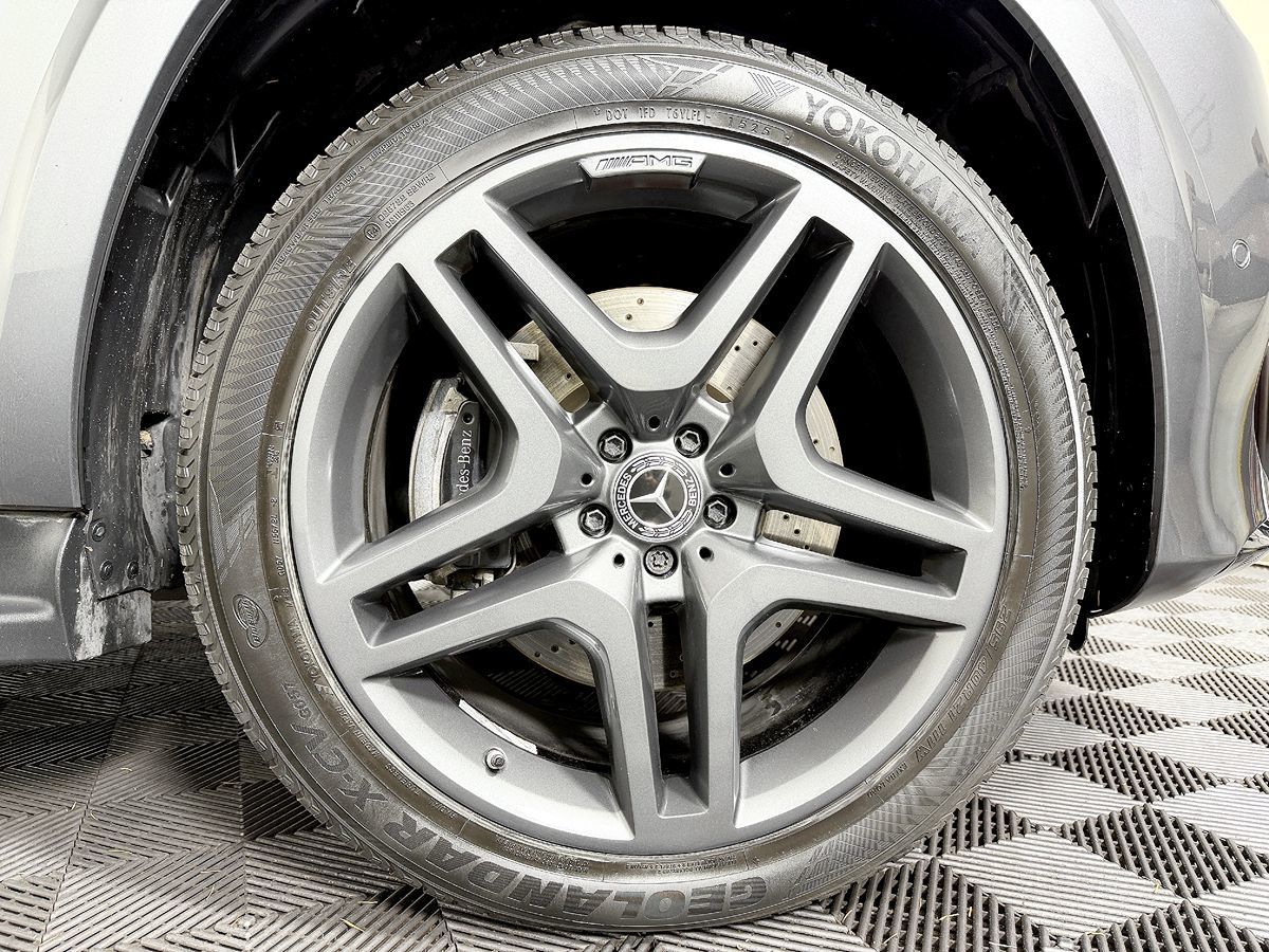 Mercedes-Benz GLS photo 26