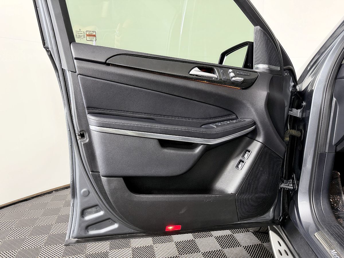 Mercedes-Benz GLS photo 32