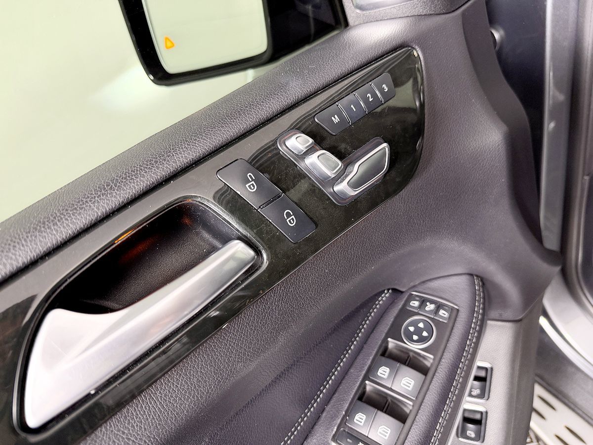 Mercedes-Benz GLS photo 34