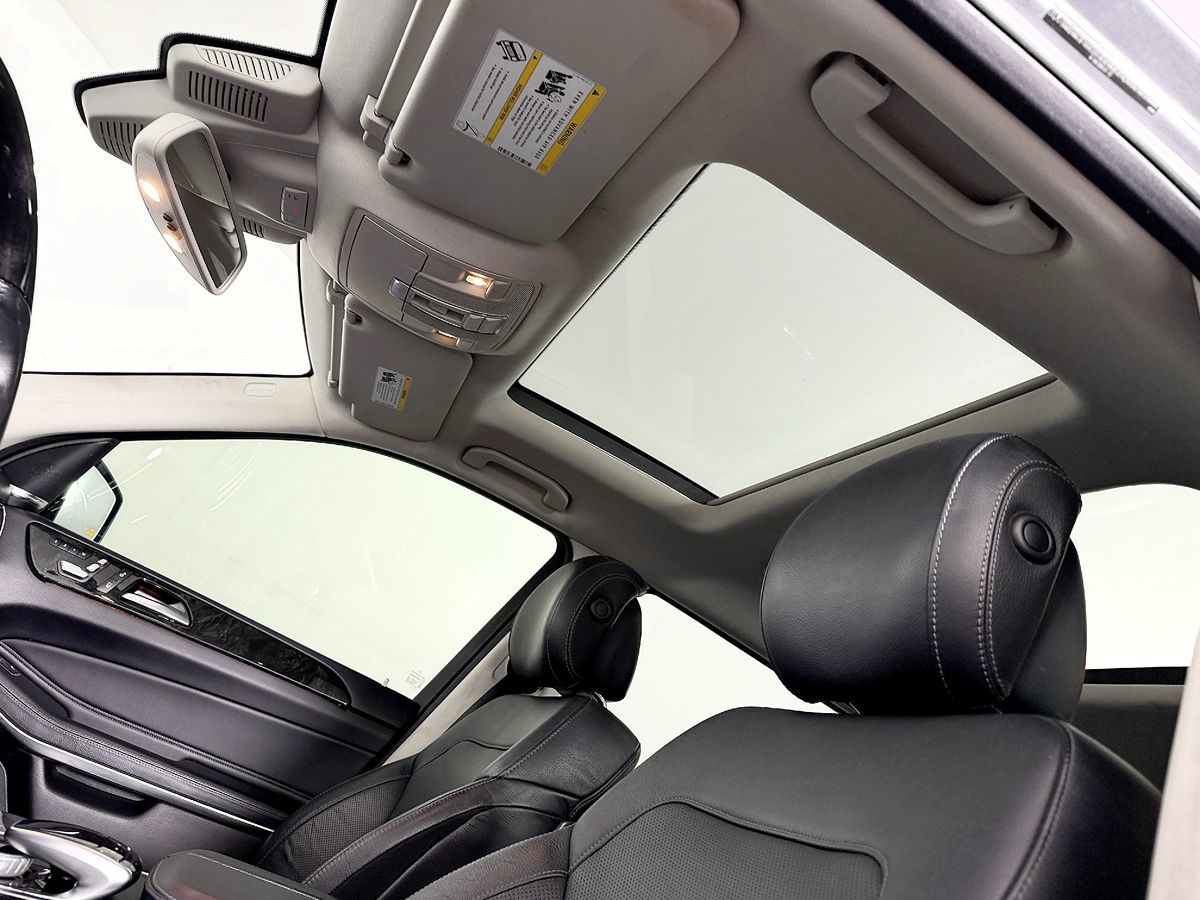 Mercedes-Benz GLS photo 38
