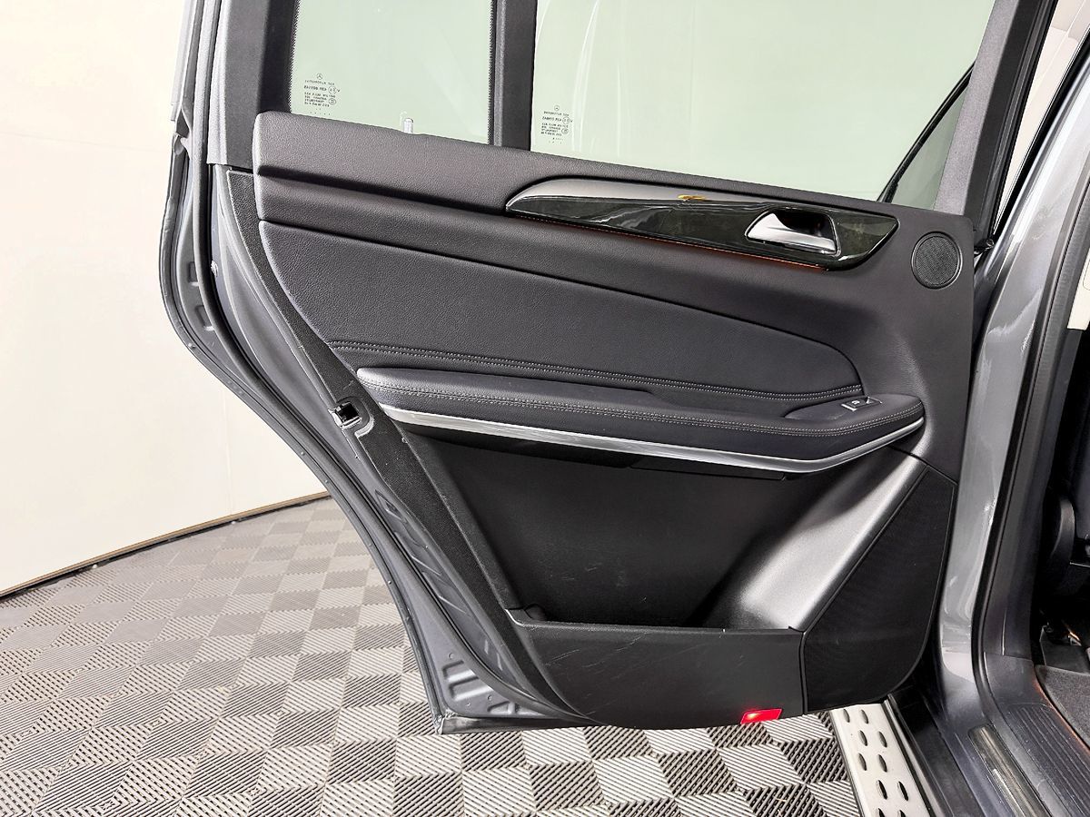 Mercedes-Benz GLS photo 40