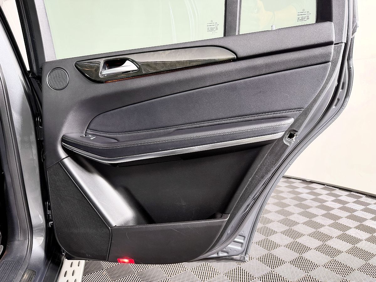 Mercedes-Benz GLS photo 46