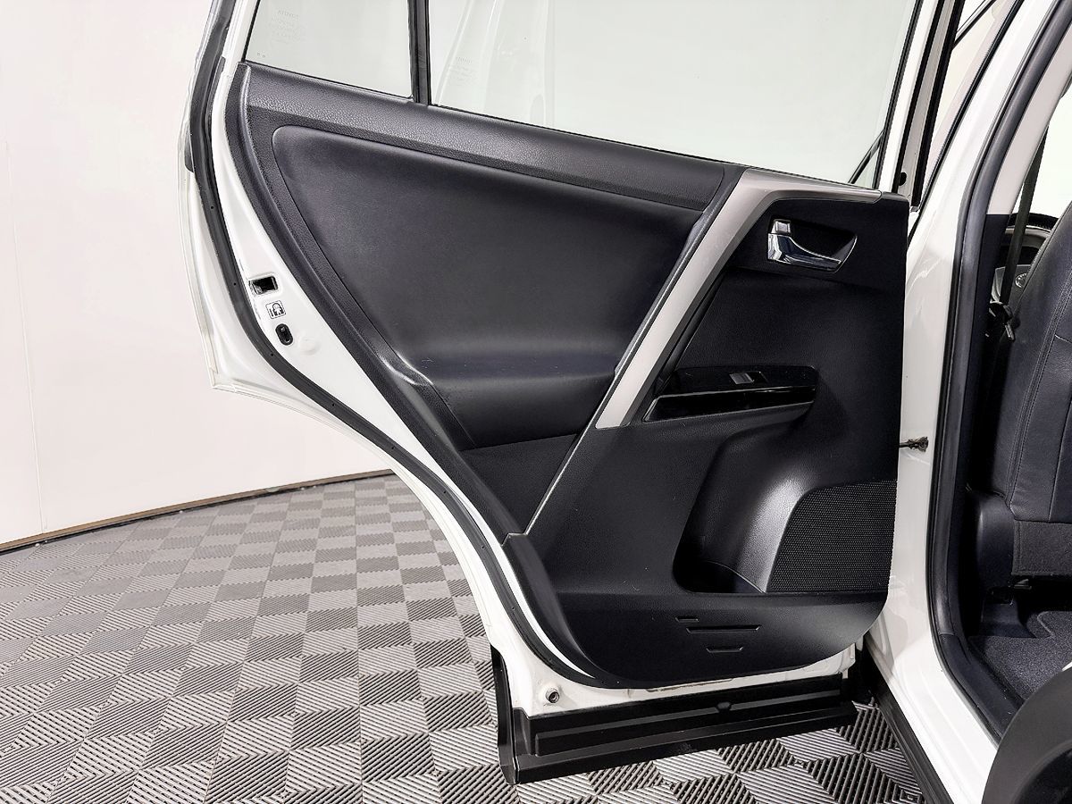 Toyota RAV4 photo 37