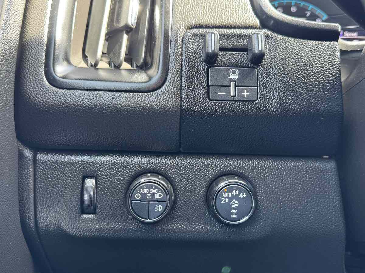 Photo 31 of this Chevrolet Colorado
