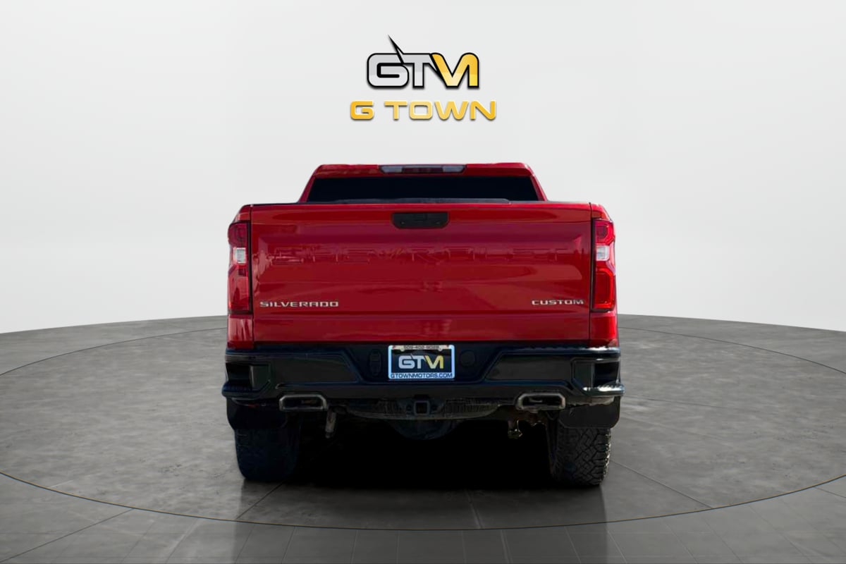 Photo 2 of this Chevrolet Silverado 1500