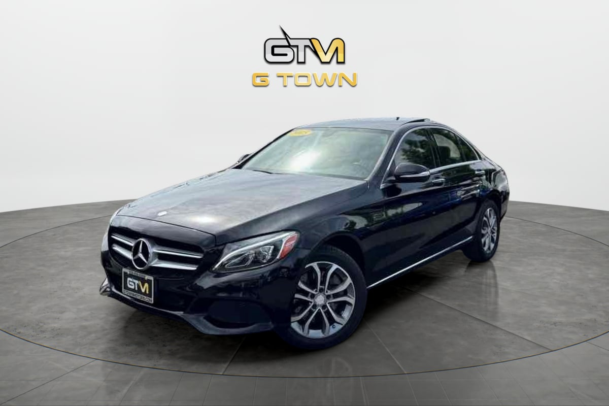 Photo 2 of this Mercedes-Benz C 300