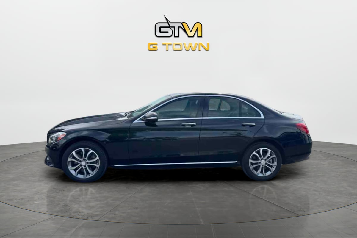Photo 3 of this Mercedes-Benz C 300