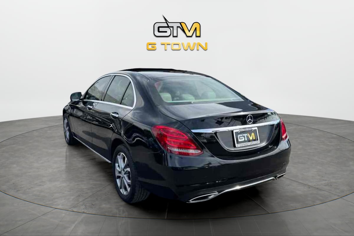 Photo 4 of this Mercedes-Benz C 300