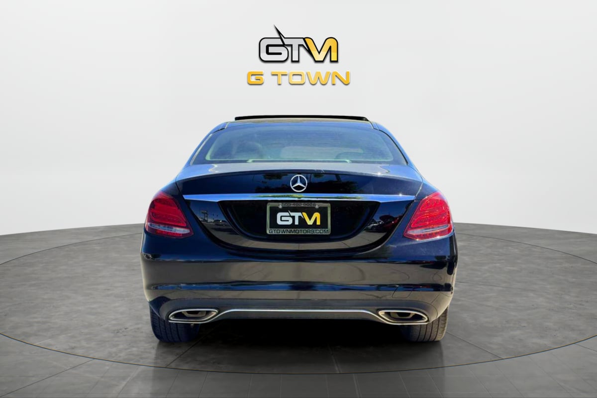 Photo 5 of this Mercedes-Benz C 300
