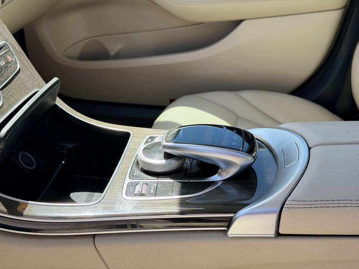 Photo 15 of this Mercedes-Benz C 300