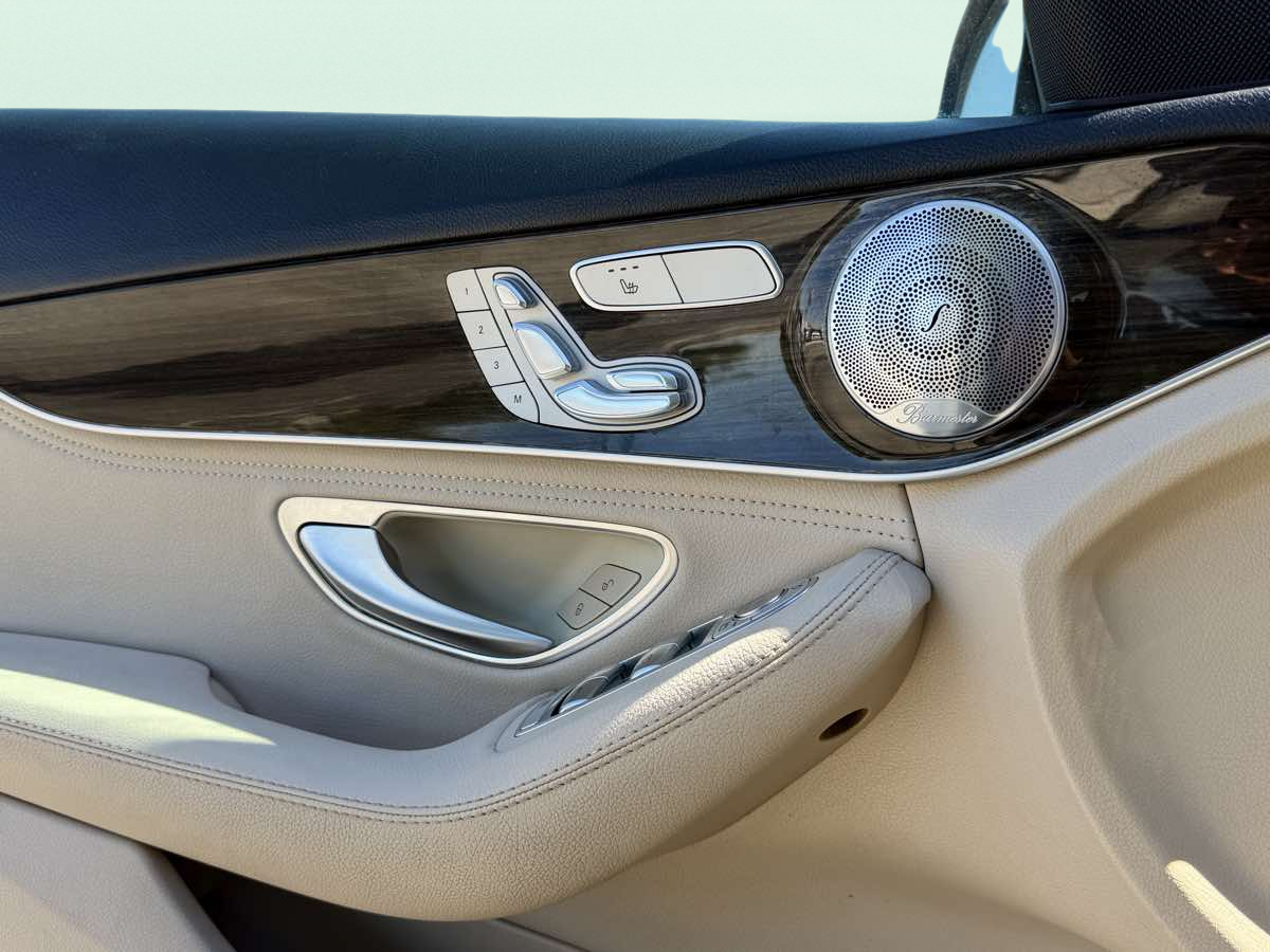 Photo 18 of this Mercedes-Benz C 300