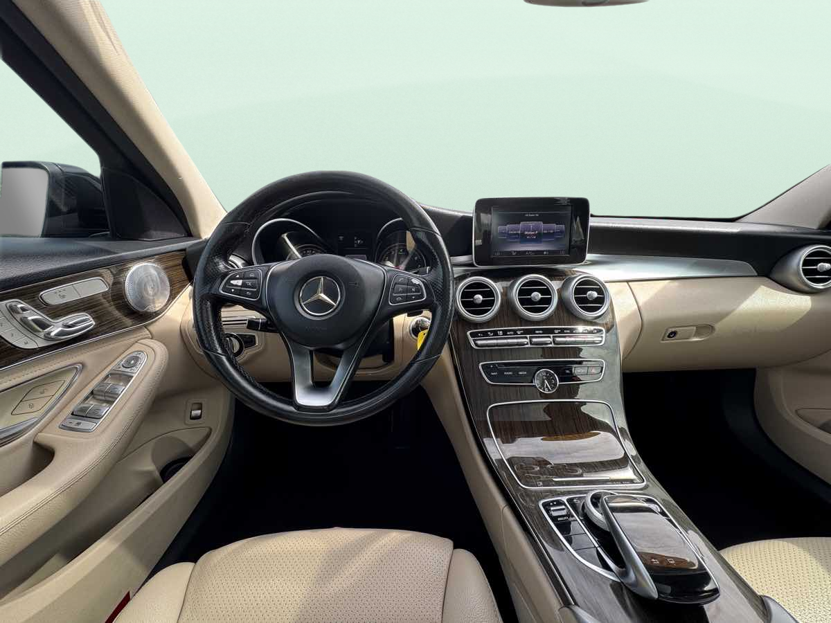 Photo 25 of this Mercedes-Benz C 300
