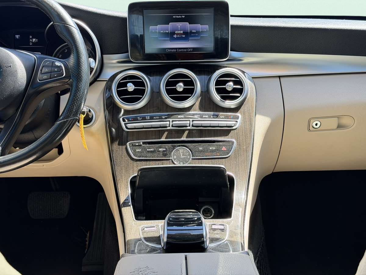 Photo 26 of this Mercedes-Benz C 300